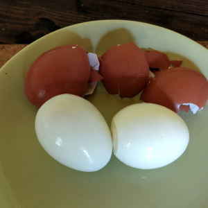 Как нужно варить яйца, чтобы потом без проблем их почистить: этот трюк сработает даже со свежими продуктами